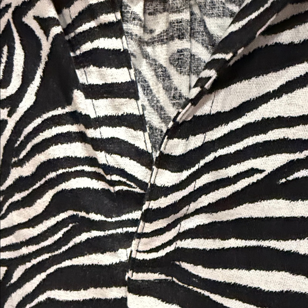 Zebra Print Zebra print Blouse with Black and White Stripes size 2x - Picture 6 of 7